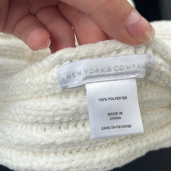 White Knit Circle Scarf NY&Co. - Picture 2 of 2